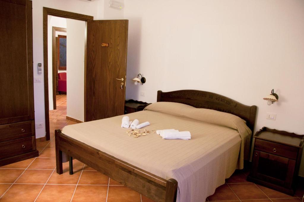 Hostal Casale Il Gheppio Laureana Cilento Habitación foto