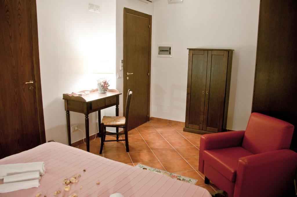 Hostal Casale Il Gheppio Laureana Cilento Habitación foto
